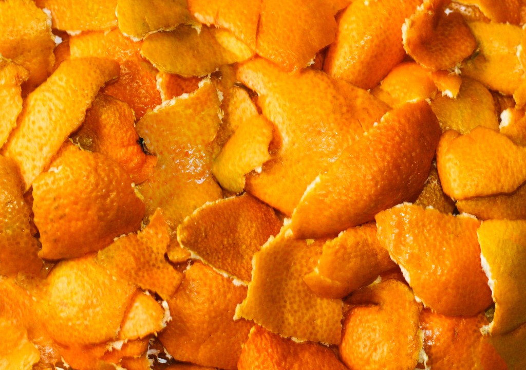 Hình chụp Vỏ quýt khô Trần bì xếp chồng lên nhau