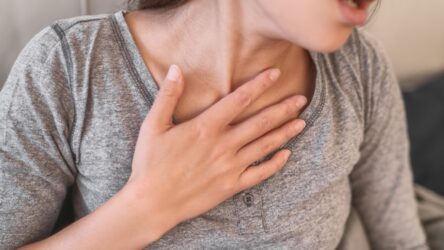 Ho thở khò khè về đêm phải làm sao? Nguyên nhân và cách xử lý